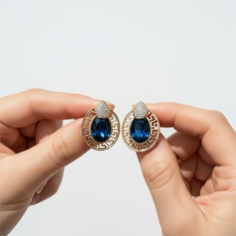 Elegant Faceted Oval Blue & Rhinestone Gold Statement Necklace And Earrings - Picture 3 of 9